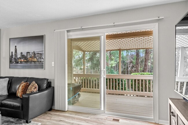 Building Photo - 4088 Fairway Lakes Dr