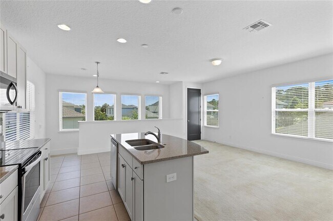 Building Photo - 13153 Lessing Ave