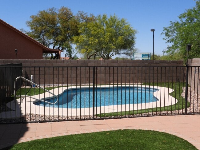 Building Photo - THIS HOME IS FOR LEASE UNTIL 8/31/2026 SHORT TERM.