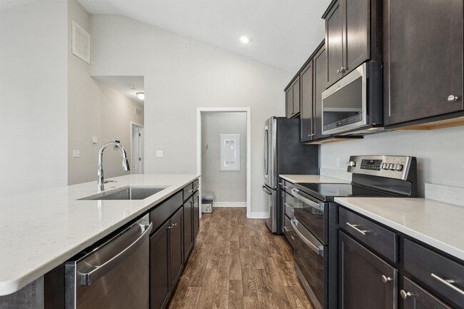 Building Photo - End Unit 2BR Condo with Garage, Balcony & Open Living
