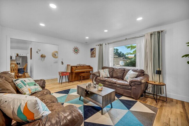 Building Photo - 405 Gregory Way