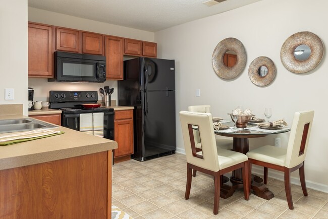 Building Photo - Available Now 2 Bedroom 2 Bath $1,389/mo -...