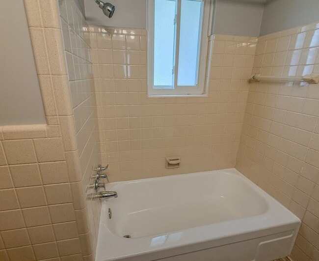 Building Photo - Fall in Love with Your Next Home! 1-Bedroo...