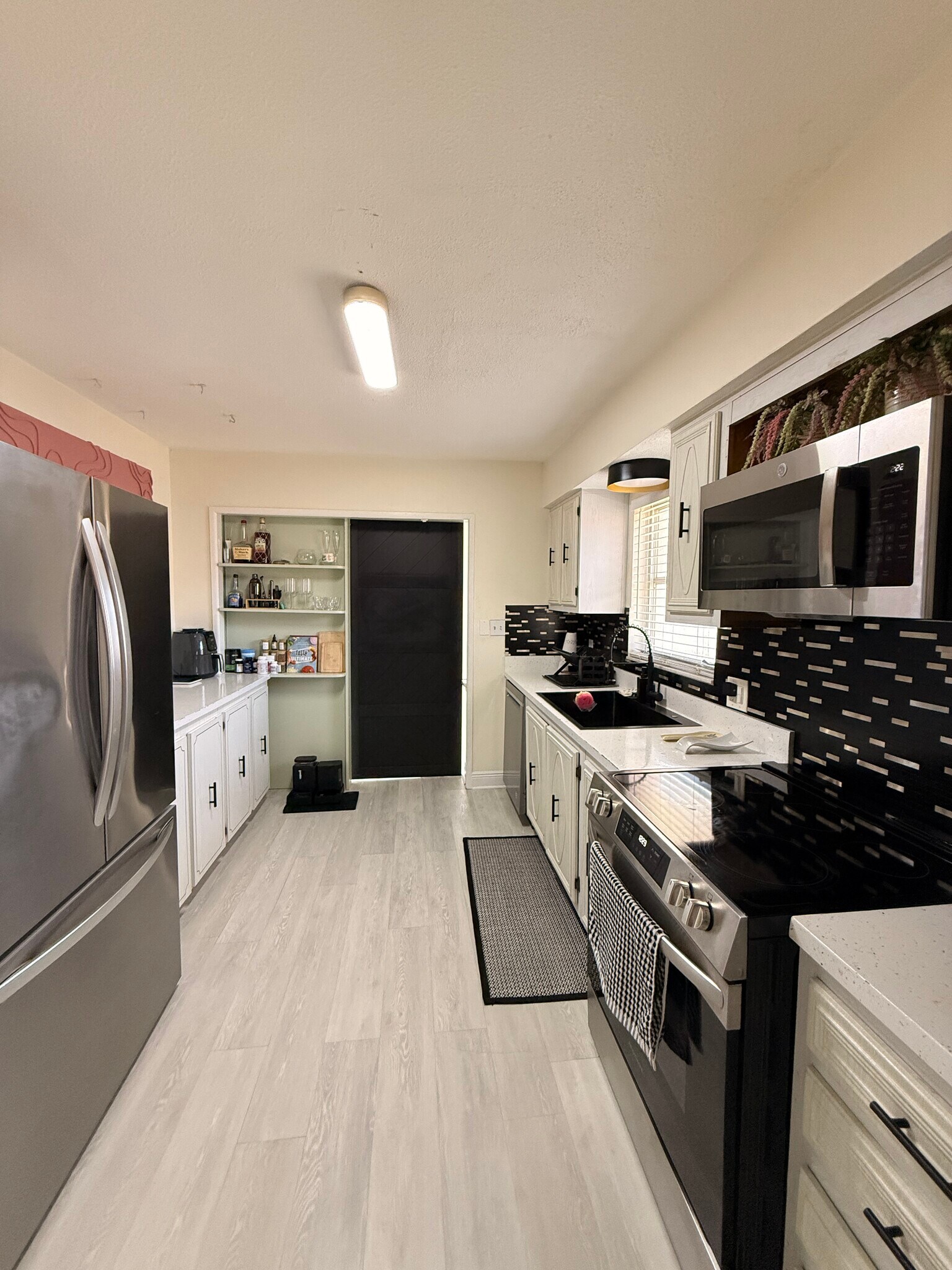 Kitchen - 5865 37th Ave N