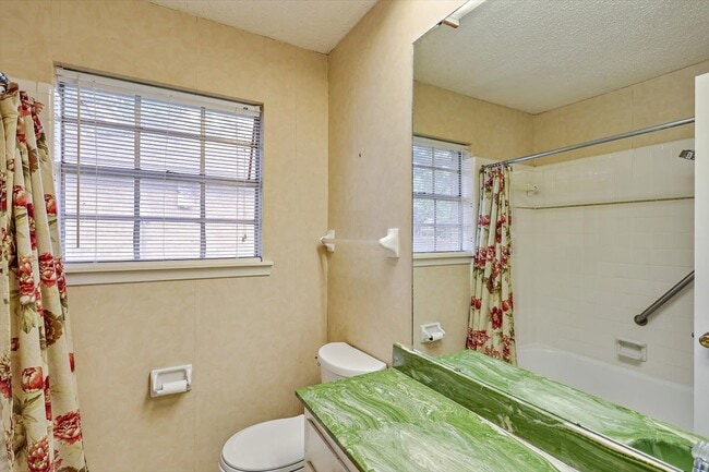 Building Photo - 155 Cypress Dr