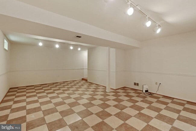 Building Photo - 9404 Mirror Pond Dr