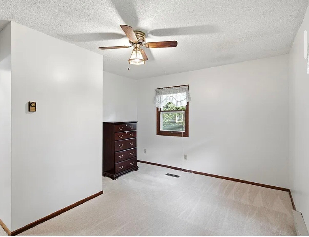 Building Photo - 15524 Larch St NW