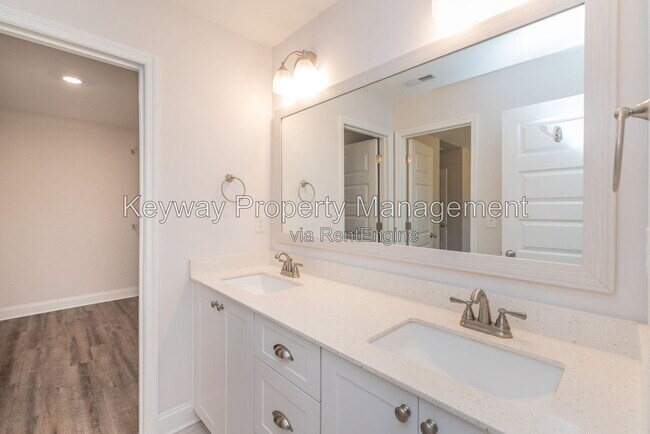 Building Photo - 319 Sumac Trail