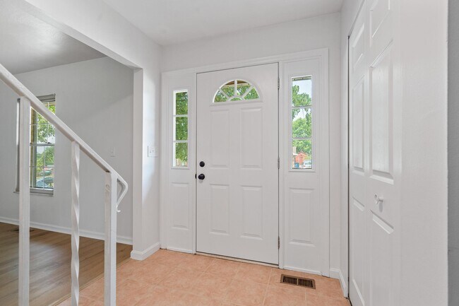 Building Photo - 5420 Split Rock Dr