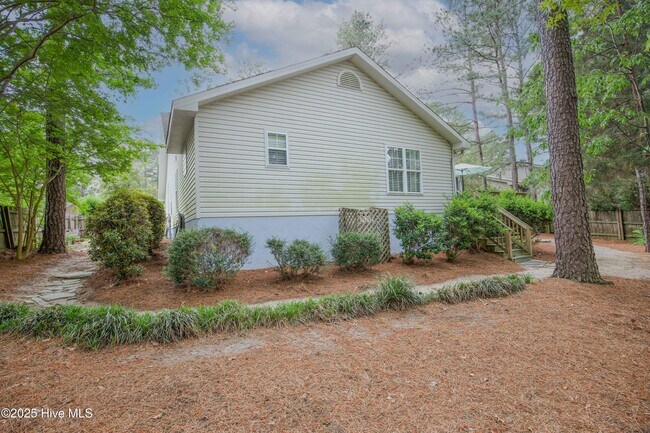 Building Photo - 225 Adams Cir