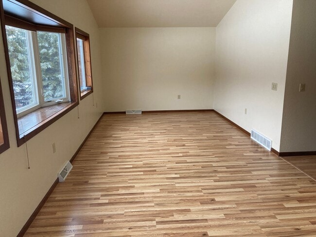 Building Photo - 4866 Hilltop Rd