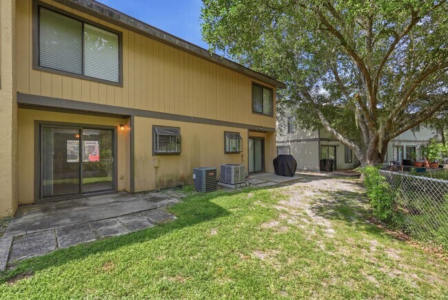 Building Photo - Southfork Oaks Condo