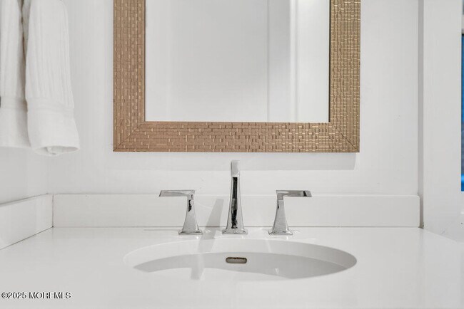 Building Photo - 985 Ocean Ave