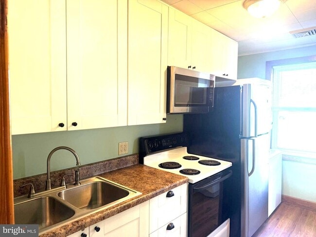 Building Photo - 10899 Fish and Game Rd