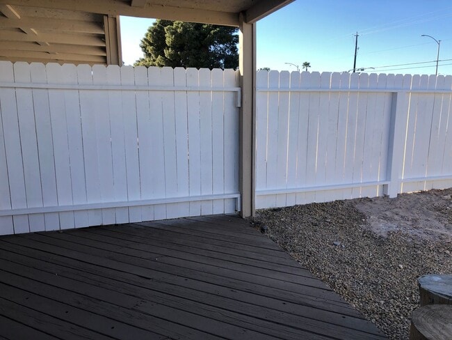 Building Photo - 4 BEDROOM / 2 BATH SINGLE FAMILY HOME W/ CASITA