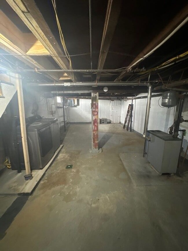 Building Photo - 3 bedroom 2 bathroom