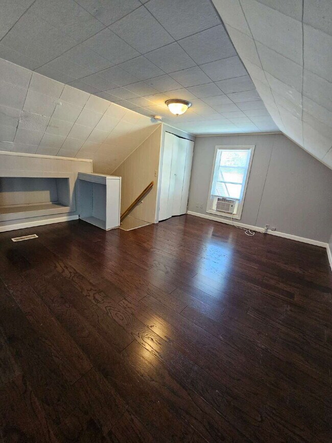 Building Photo - Duplex - 2 Bedroom, 2 Full Bathrooms and a 2 Car Garage. Updated Living Space with Hardwood Floor...