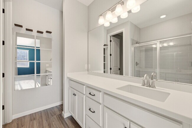 Building Photo - Modern 3-Bed 2-Bath Home in Cherry Creek School District!