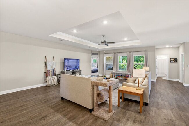 Building Photo - 8009 Crawford Dr