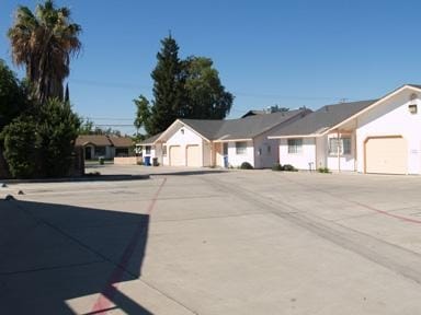 Building Photo - Verdenas Village