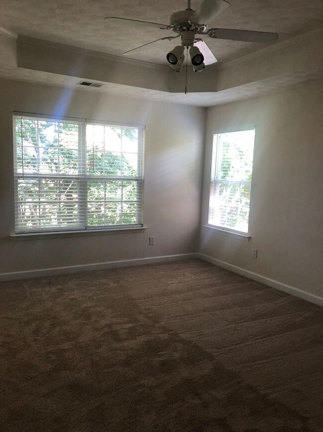 Building Photo - WELL MAINTAINED 2 BEDROOM CONDO