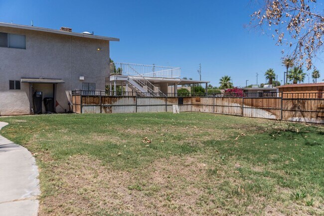 Building Photo - Spacious 3-Bedroom, 4-Bath Vintage Home wi...