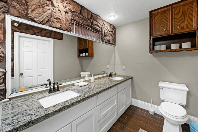 Building Photo - 6335 Tall Willow Dr