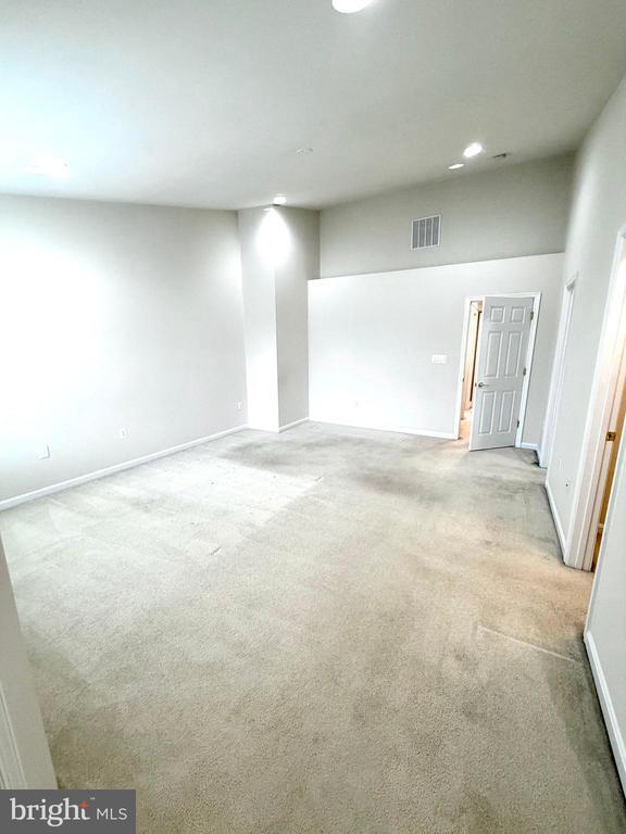 Building Photo - 47574 Royal Burnham Terrace