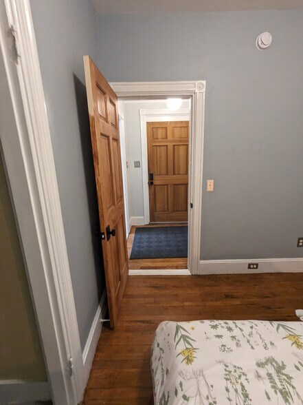 Building Photo - 241 Spring St