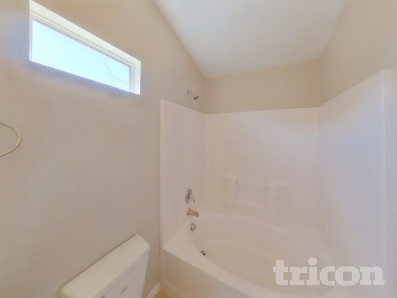 Building Photo - 2116 Charmion Ln