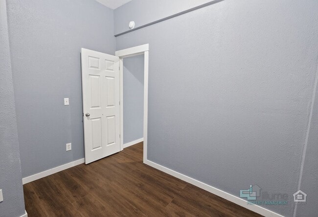 Building Photo - 1-Bed/1-Bath Cozy Living in the Heart of Sandy