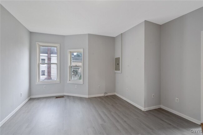 Building Photo - 117 W Schuyler St