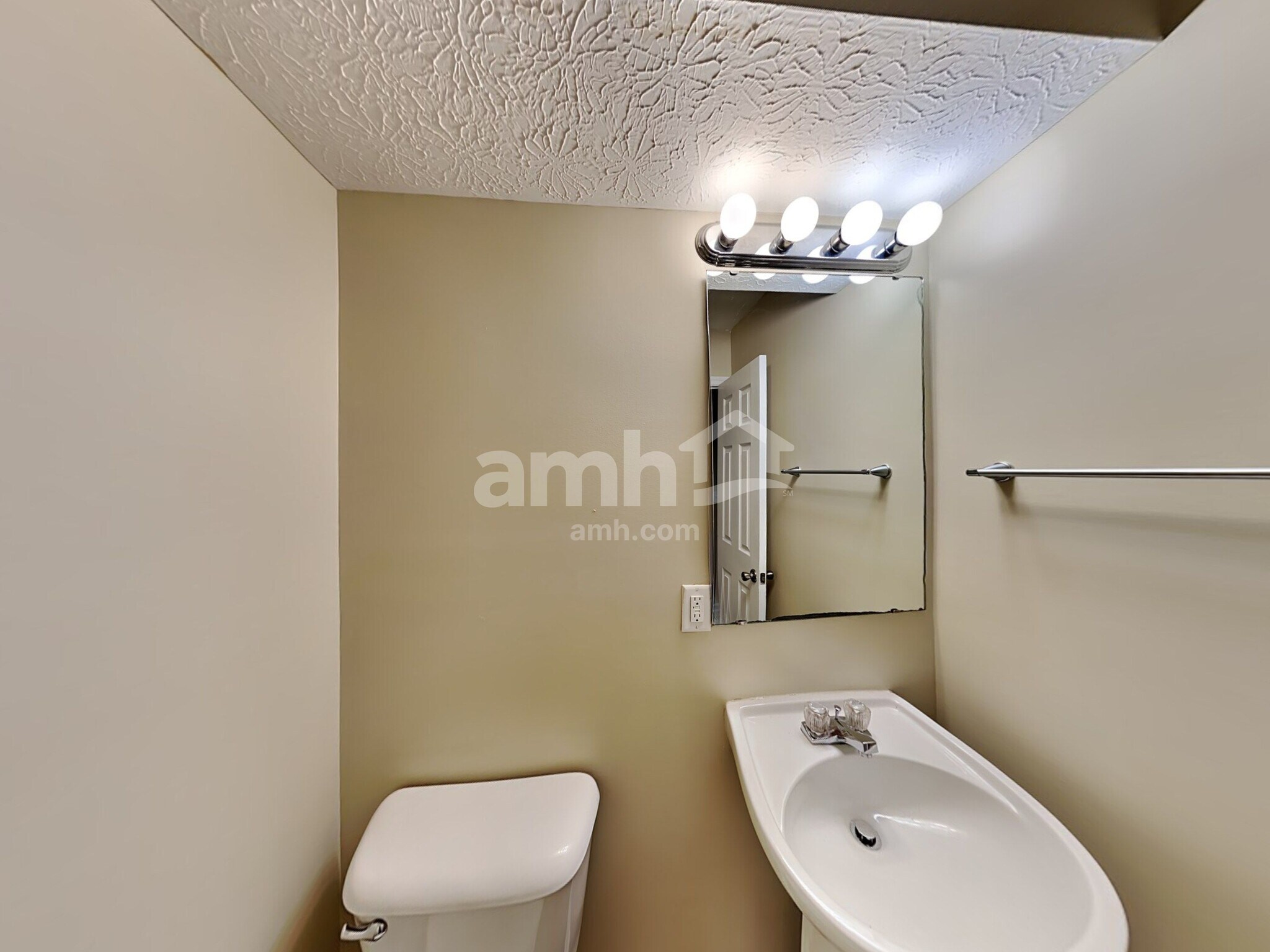 Building Photo - 1760 Navion Ct