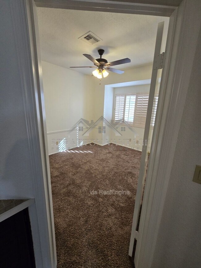 Building Photo - 4314 E Silverwood Dr