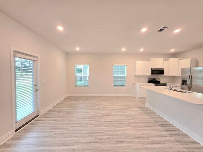 Building Photo - 4006 Pendragon Cir