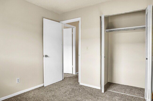 Building Photo - $1,270.95 - 2 Bed, 1 Bath Apartment in Co Springs with Pool and Clubhouse Access!