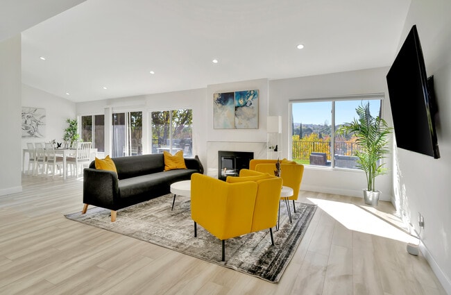 Building Photo - 5565 Ostin Ave