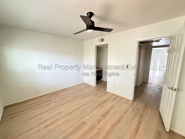Building Photo - 122 S Hardy Dr