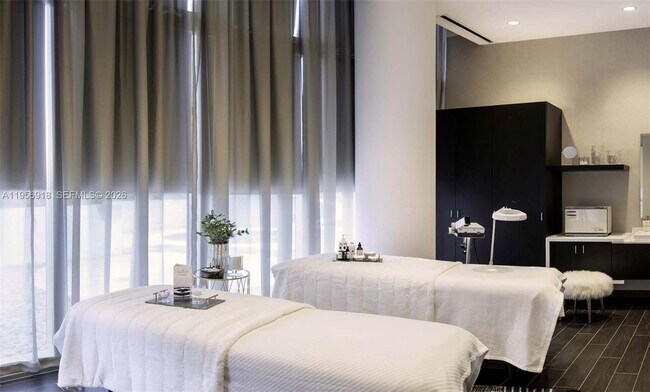 Building Photo - 851 NE 1st Ave