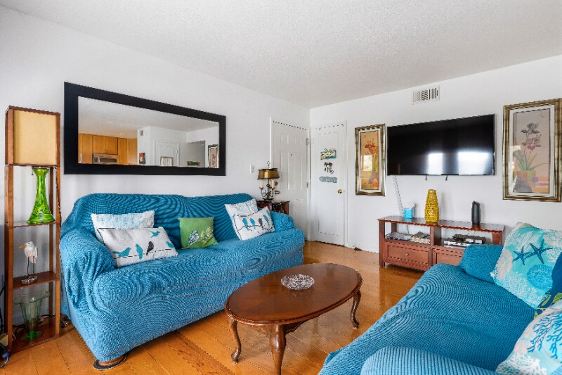 Building Photo - 204 Pompano Dr SE