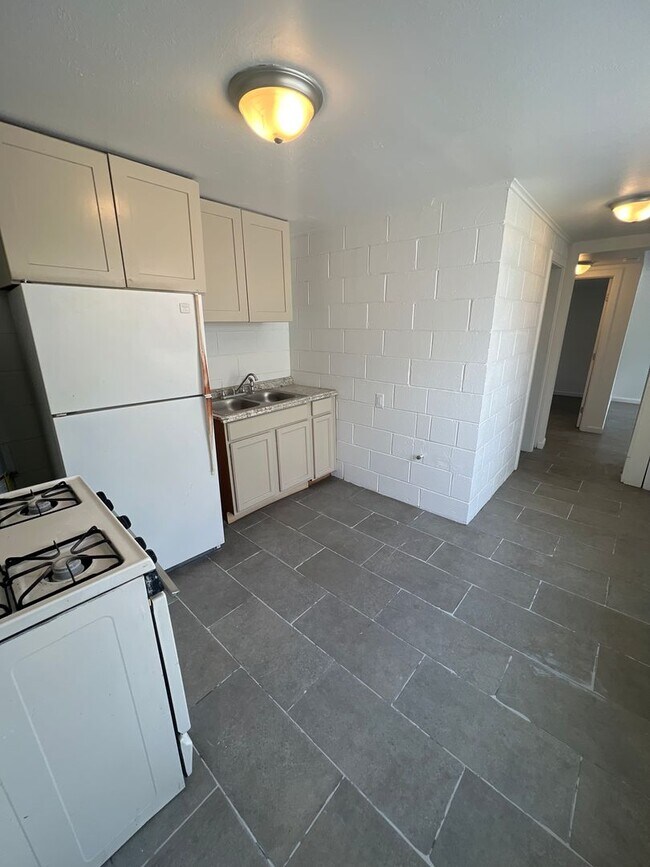 Building Photo - Cute Casita Style Living in historic Albuquerque 1 Bedroom 1 Bath.