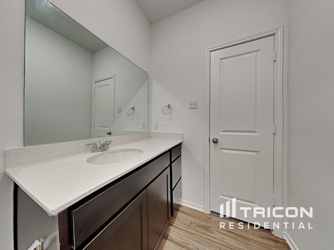 Building Photo - 217 Mica Trl