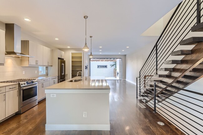 Building Photo - Modern 4-Bedroom Home with Designer Finish...