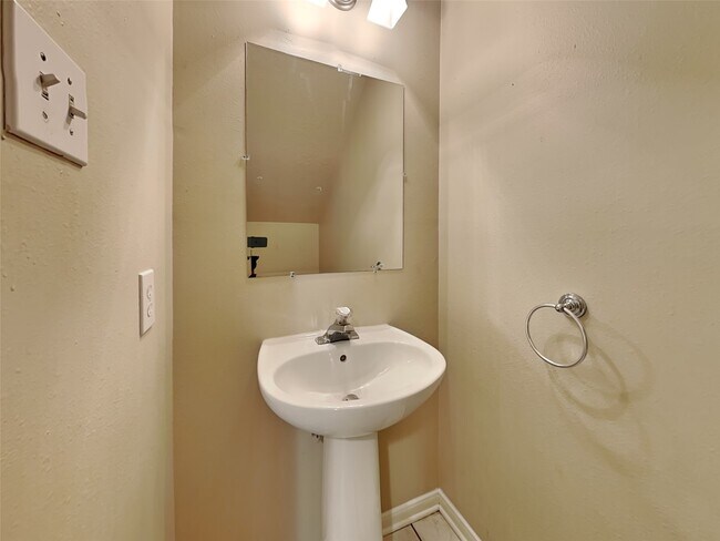 Building Photo - 26887 Castlecliff Ln