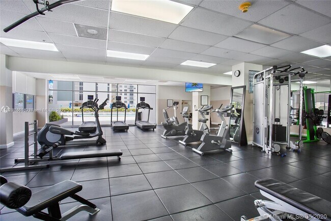Building Photo - 5601 Collins Ave