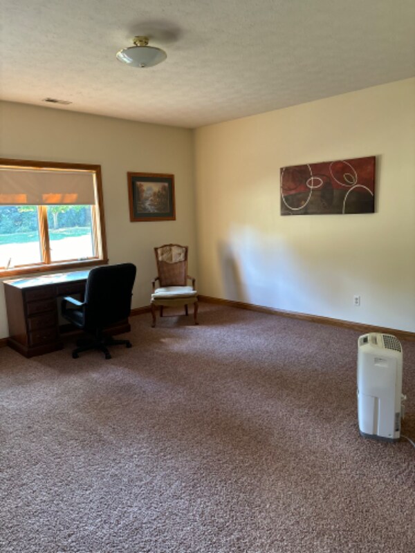 Building Photo - 1099N CR300E