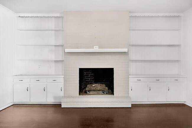 Building Photo - 8351 Lullwater Dr