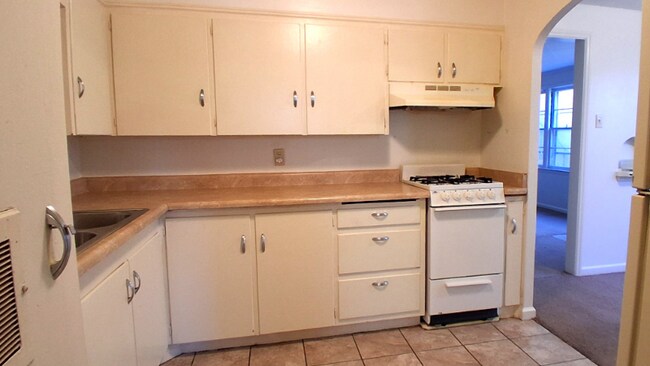 Building Photo - 404.5 S Kimball St