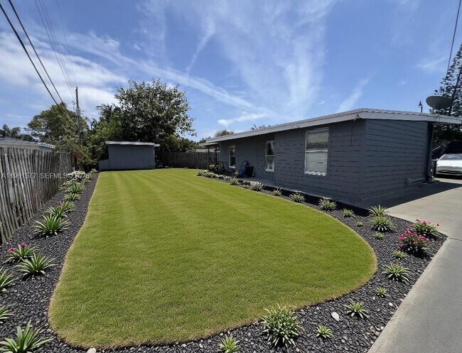 Building Photo - 1885 NE 53rd St