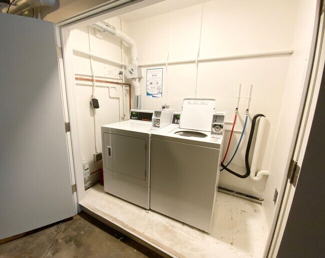 Building Photo - REMODELED and Spacious.  IN-UNIT LAUNDRY! ...